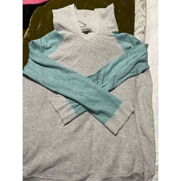 Colorblock Hoodie Sweater   - Picture 5 of 6